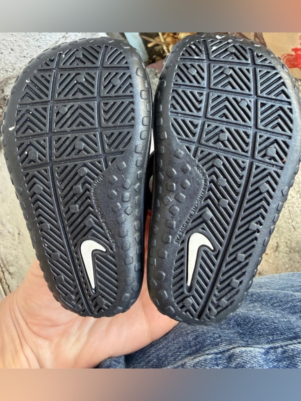 Nike Black Baby/Toddler Velcro Sport Sandals with White Swoosh Size 3C - Picture 4 of 4
